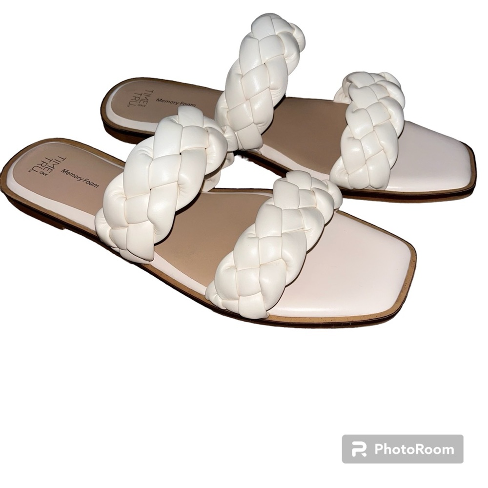 Time and Tru size 10 women’s sandal flats cream with braided straps